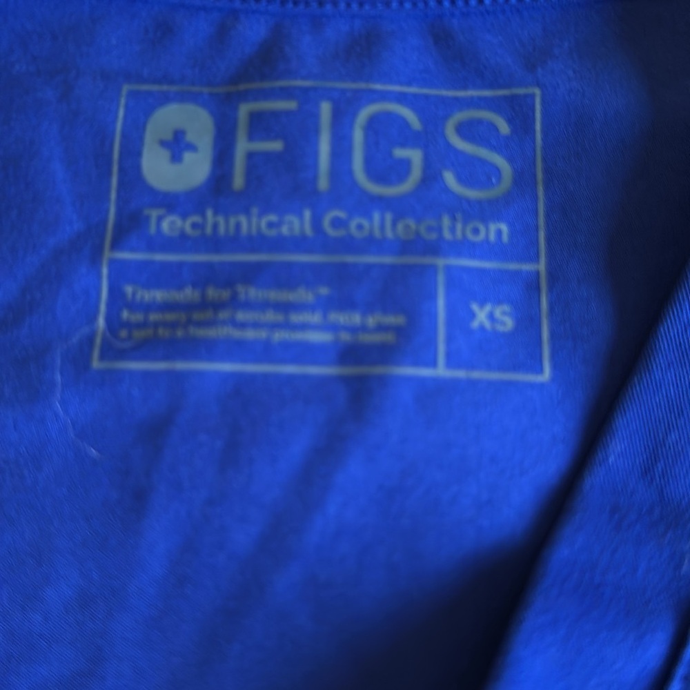 Figs women’s royal Blue V-Neck Shirt scrub top. Size XS. Technical collection. - Picture 2 of 6